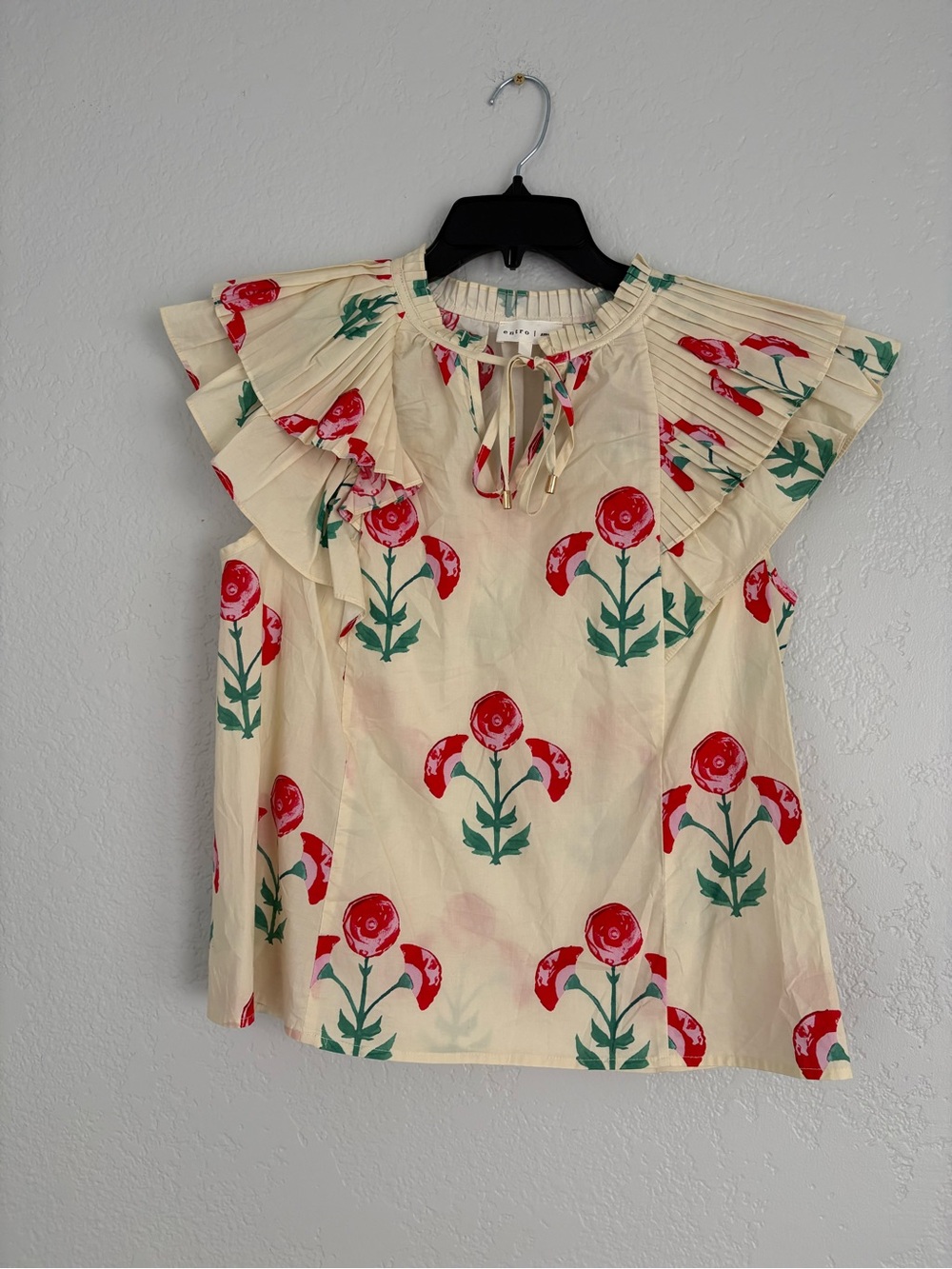❤️ NEW Floral Ruffled Cap-Sleeve Top - Cream with Red & Green